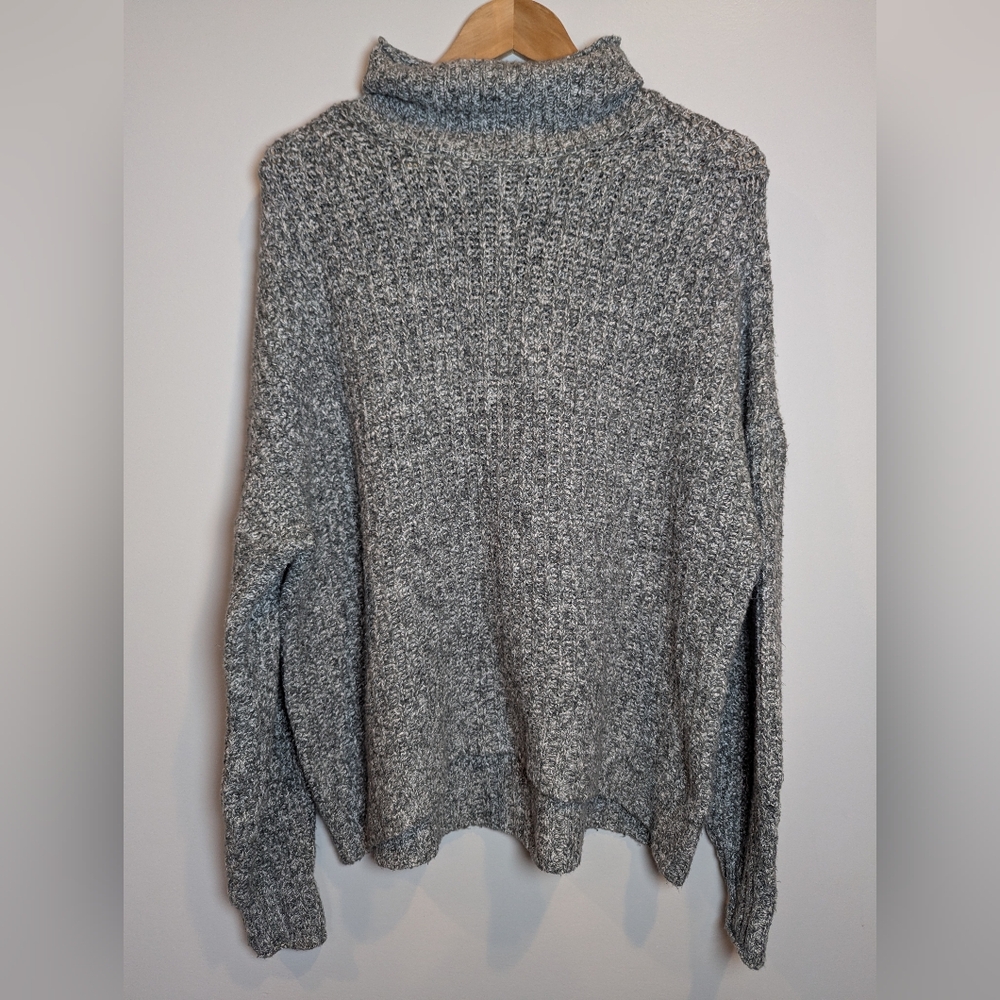 American Eagle Outfitters Women's Size M Heather Gray Sweater